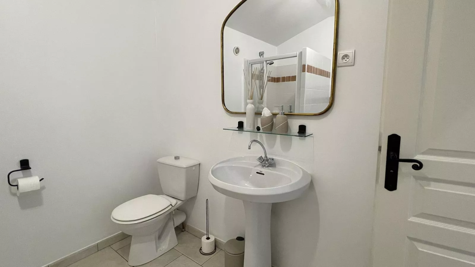 Petit gite Saint Martin le Redon-Badezimmer