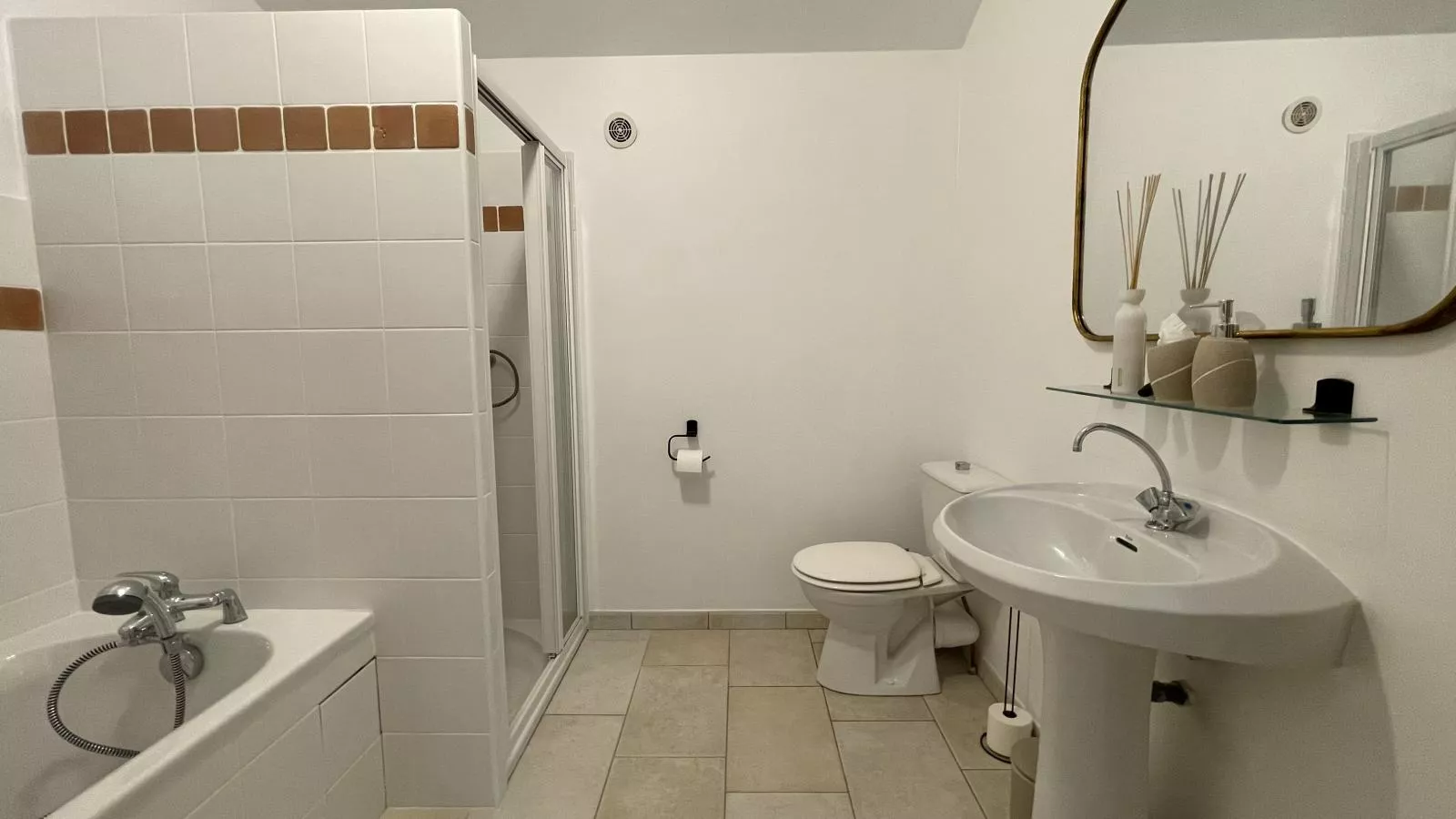 Petit gite Saint Martin le Redon-Badezimmer