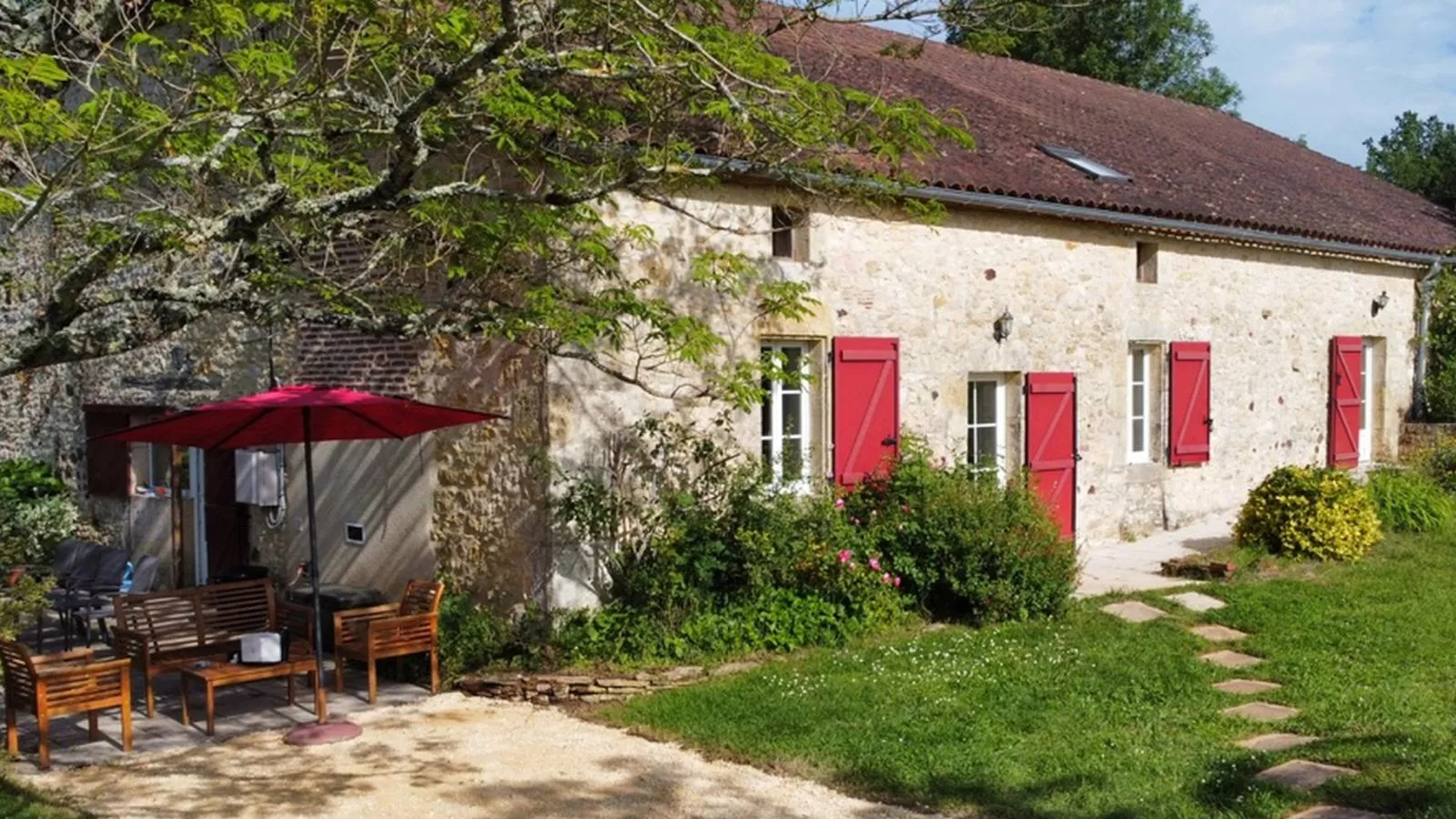 Domaine Saint Martin le Redon-Exterior summer