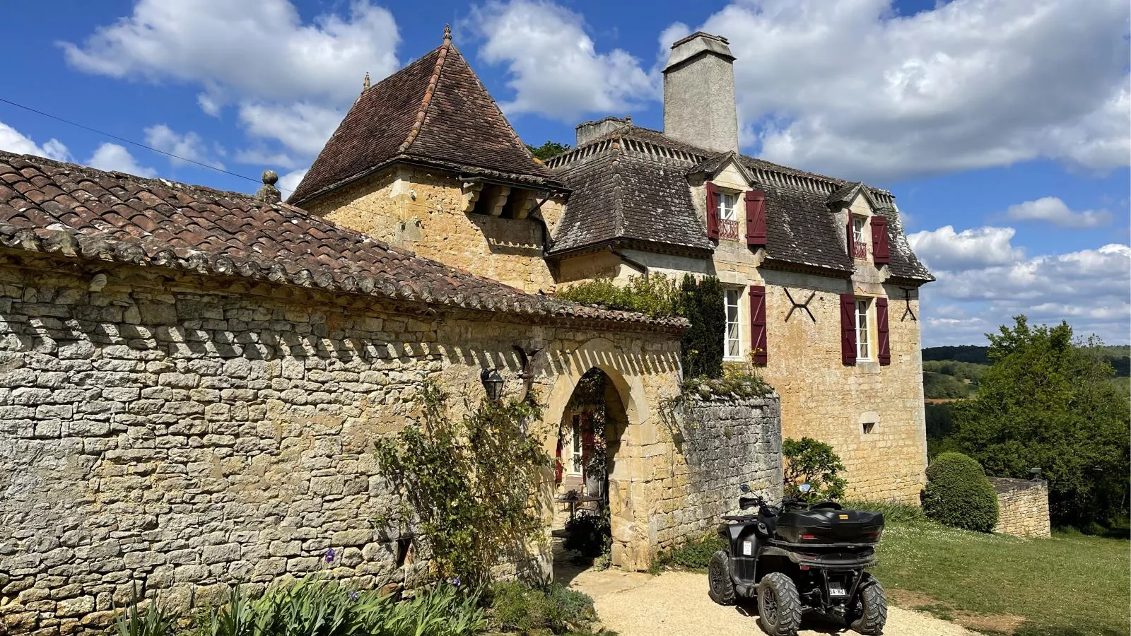 Domaine Saint Martin le Redon-Exterior summer