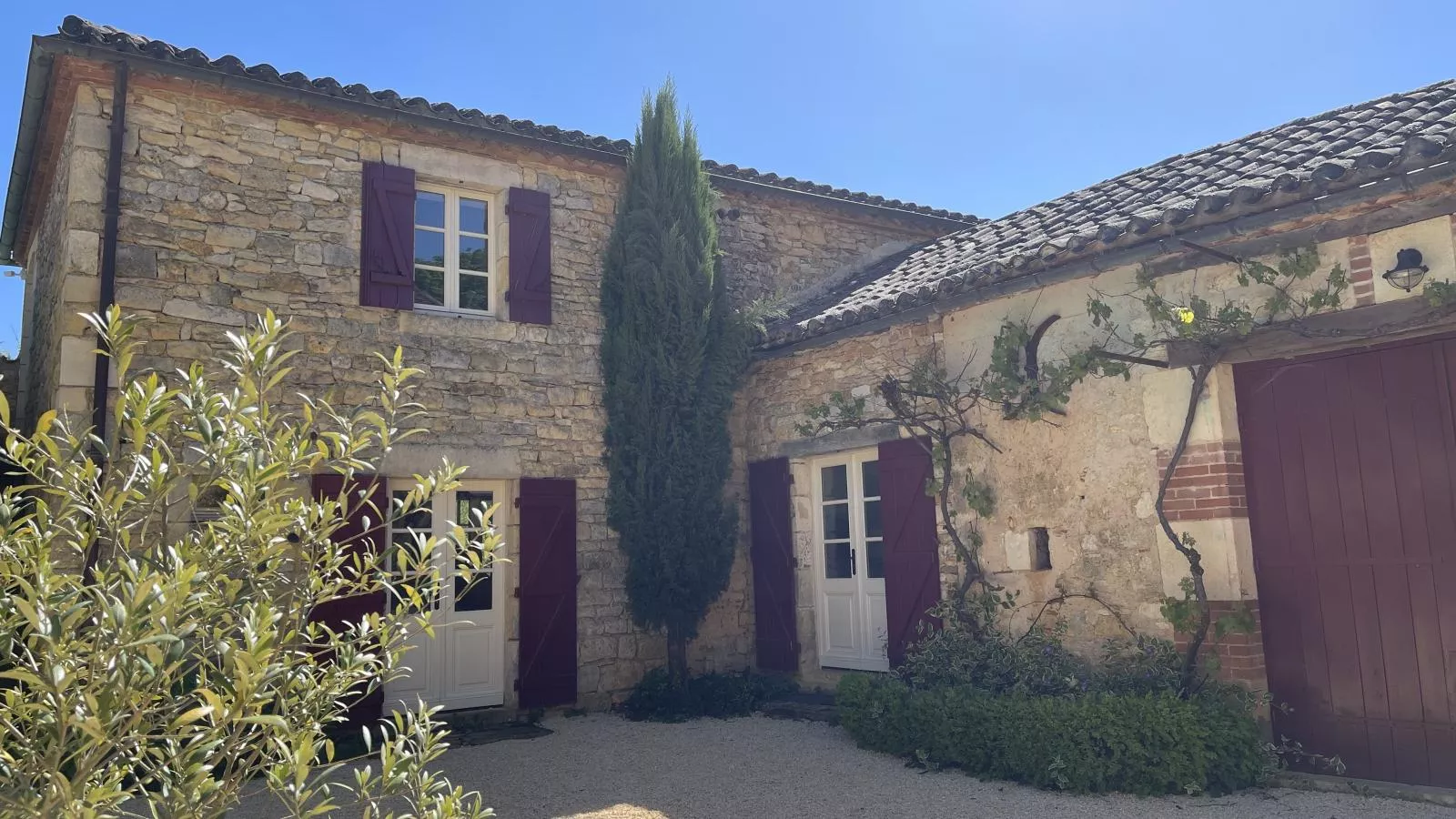 Domaine Saint Martin le Redon-Exterior summer