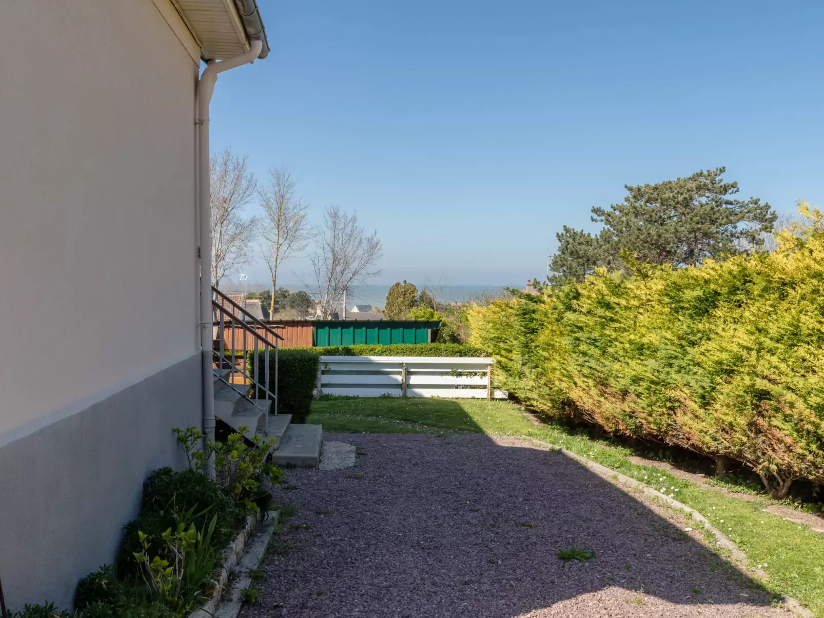 La maison du phare-Outside