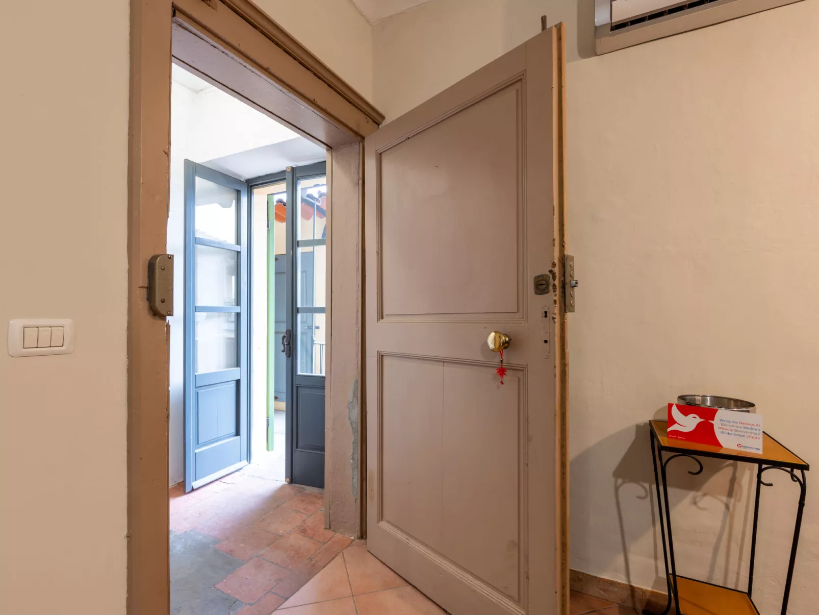 Coccoapartment-Inside