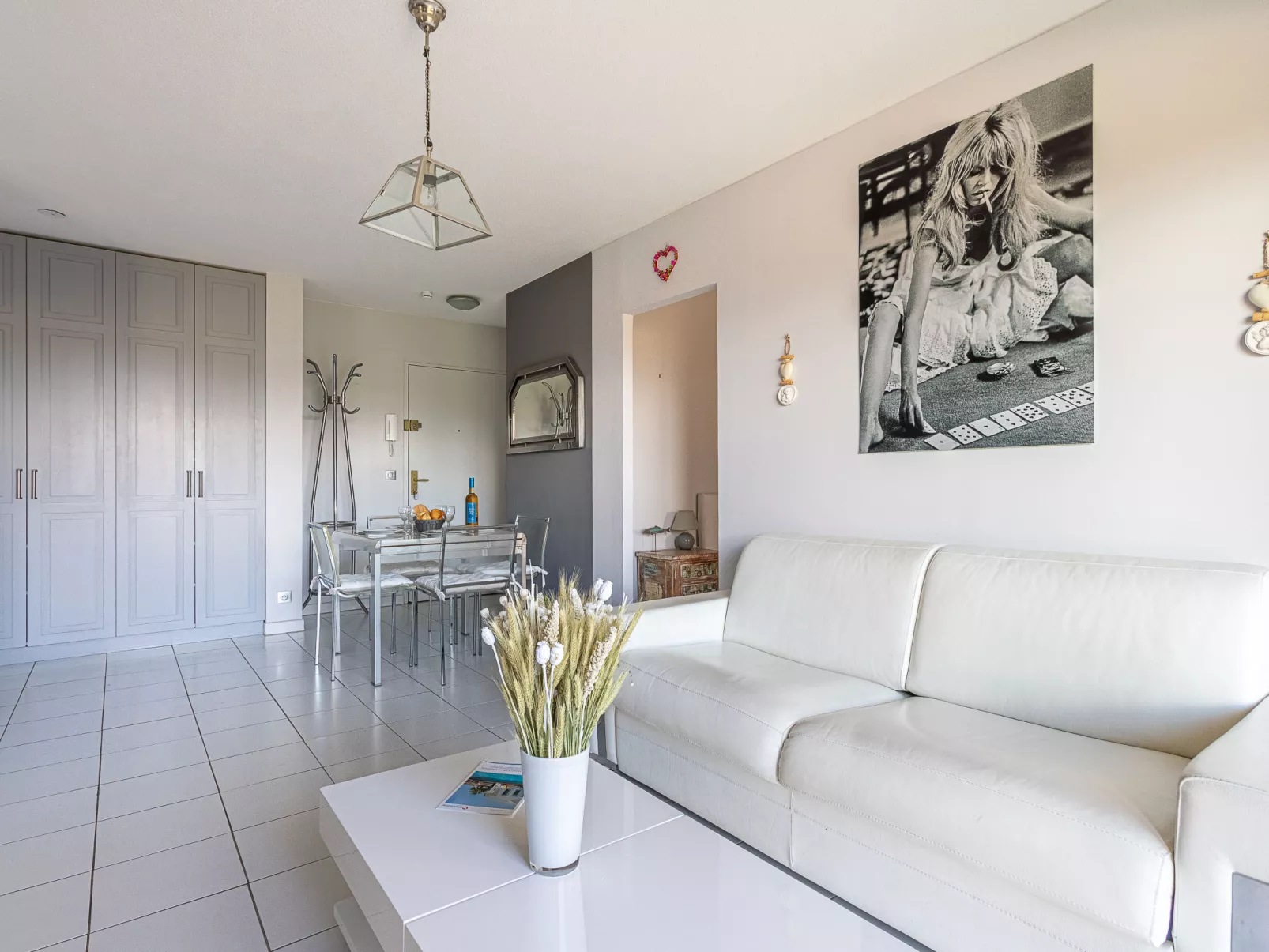 Le Clos Sainte Anne-Inside