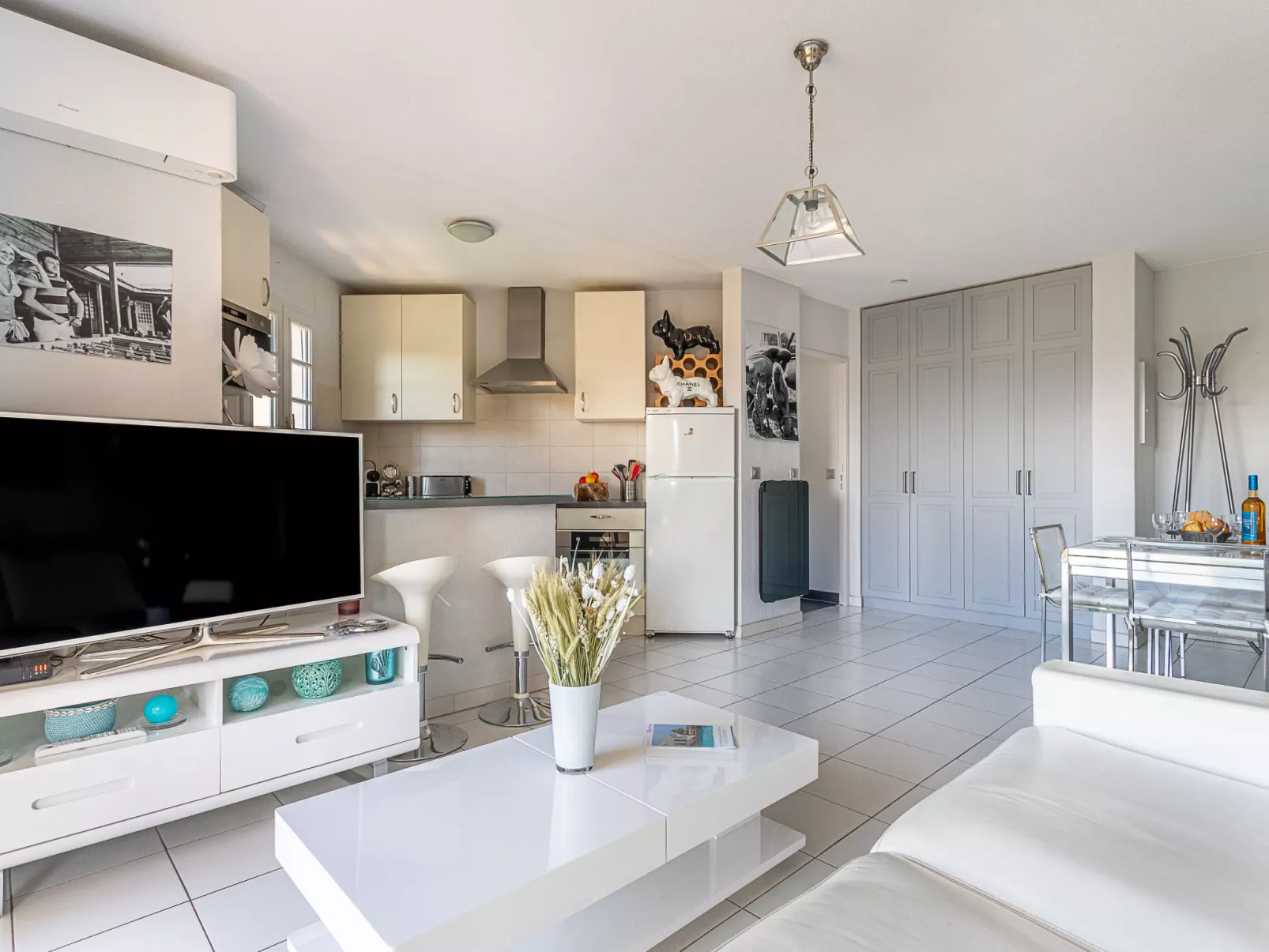 Le Clos Sainte Anne-Inside