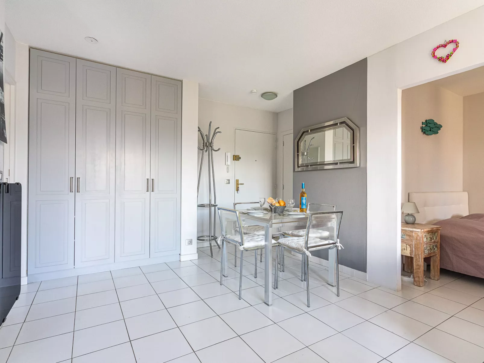 Le Clos Sainte Anne-Inside