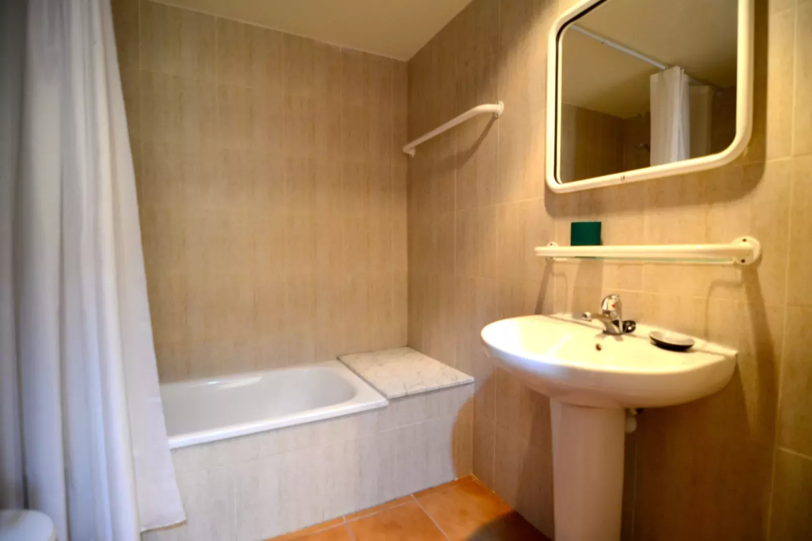 MIAMI II 102-Bathroom