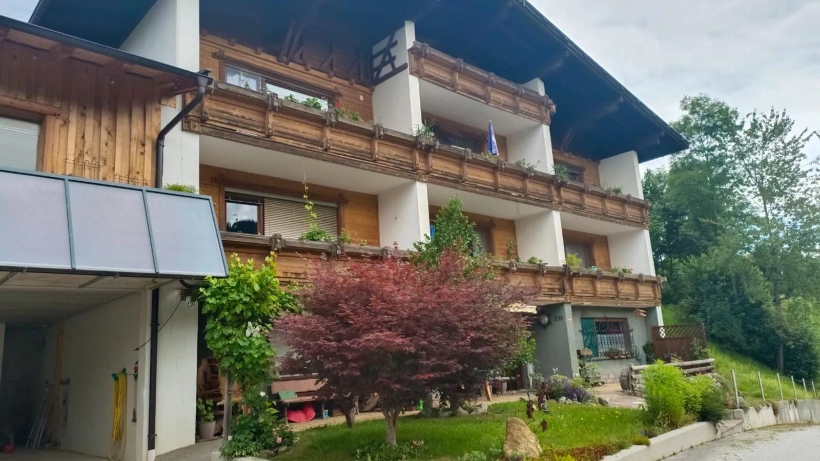 Berghof-Exterior summer