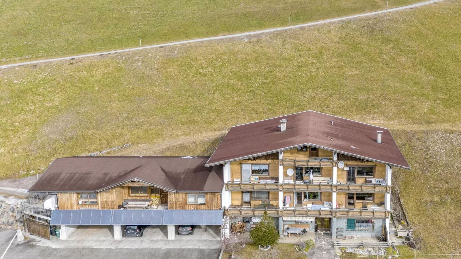 Berghof-Exterior winter