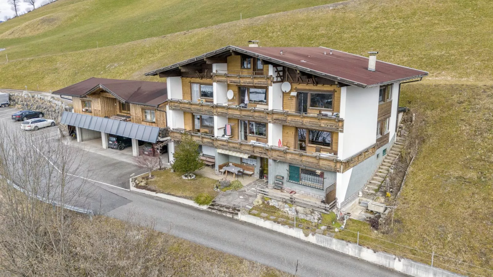 Berghof-Exterior winter