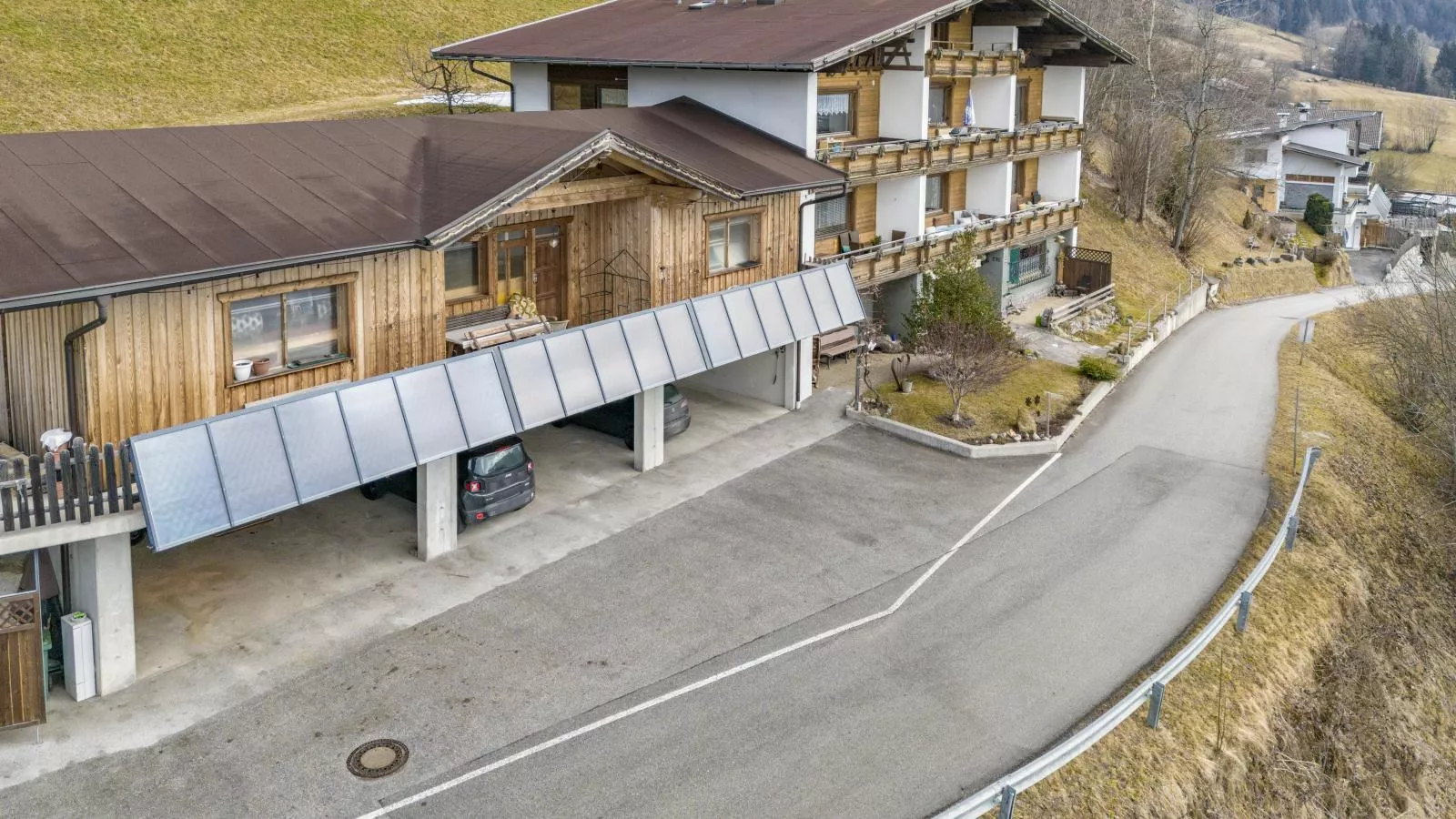 Berghof-Exterior winter