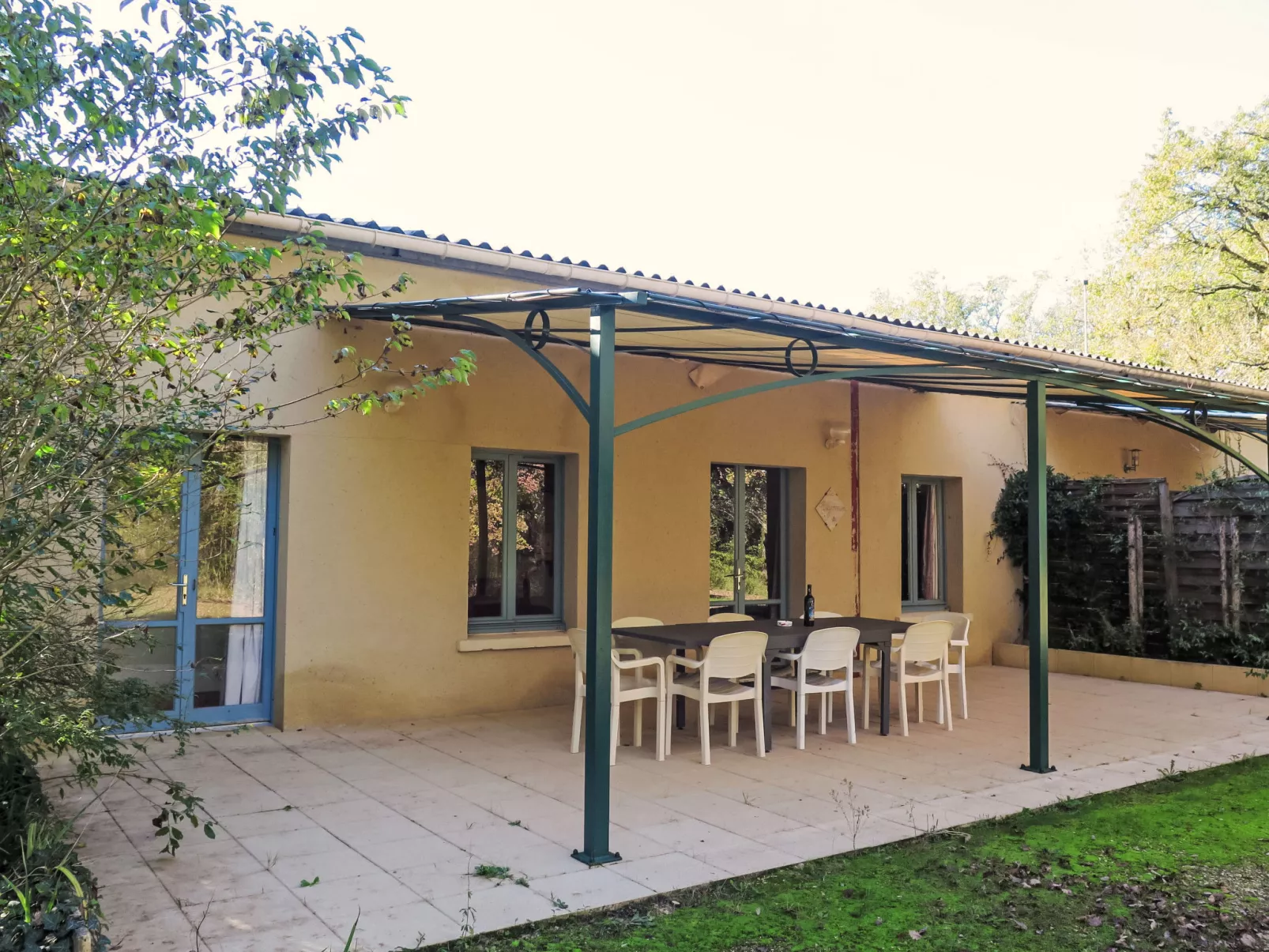 Le Pigeonnier-Outside