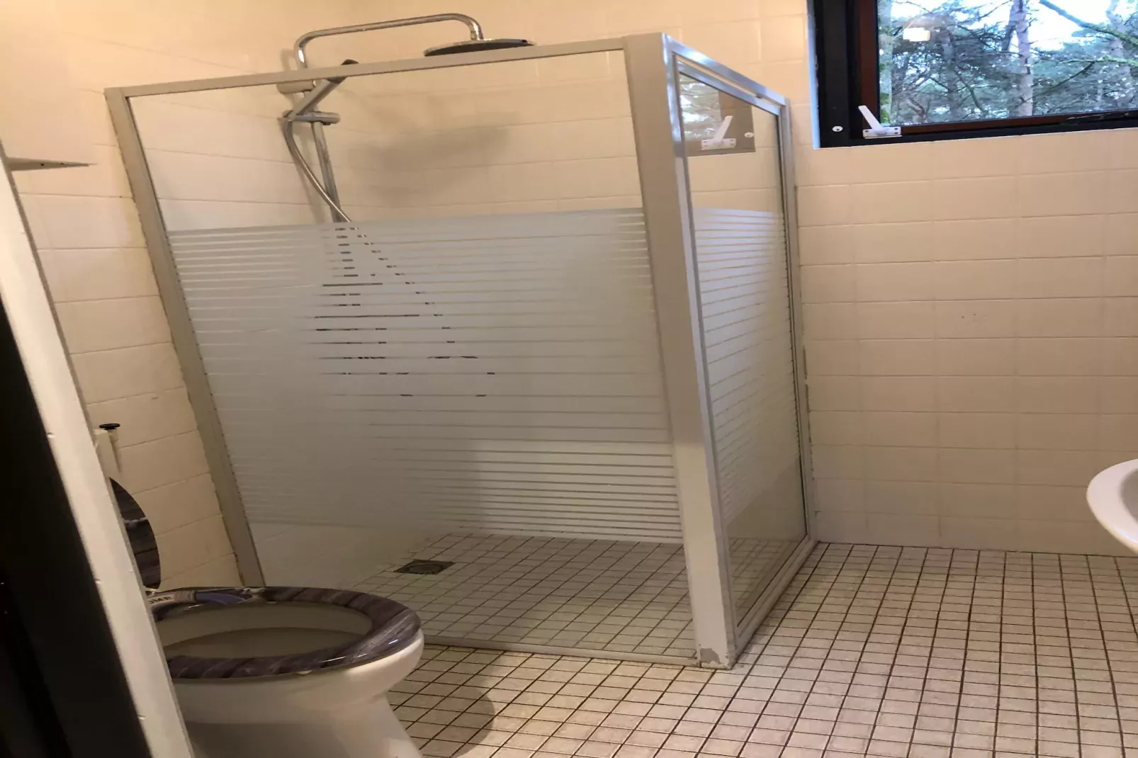 Vosseven 46&47 Aalbes-Bathroom