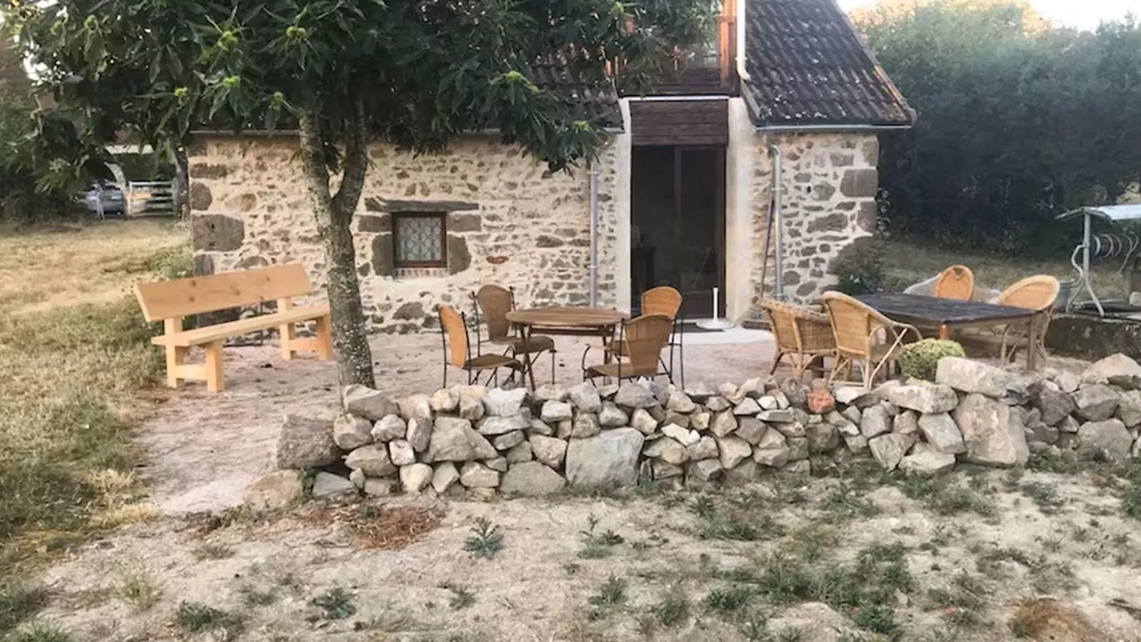 Lapeyrouse Bonnet-Exterior summer