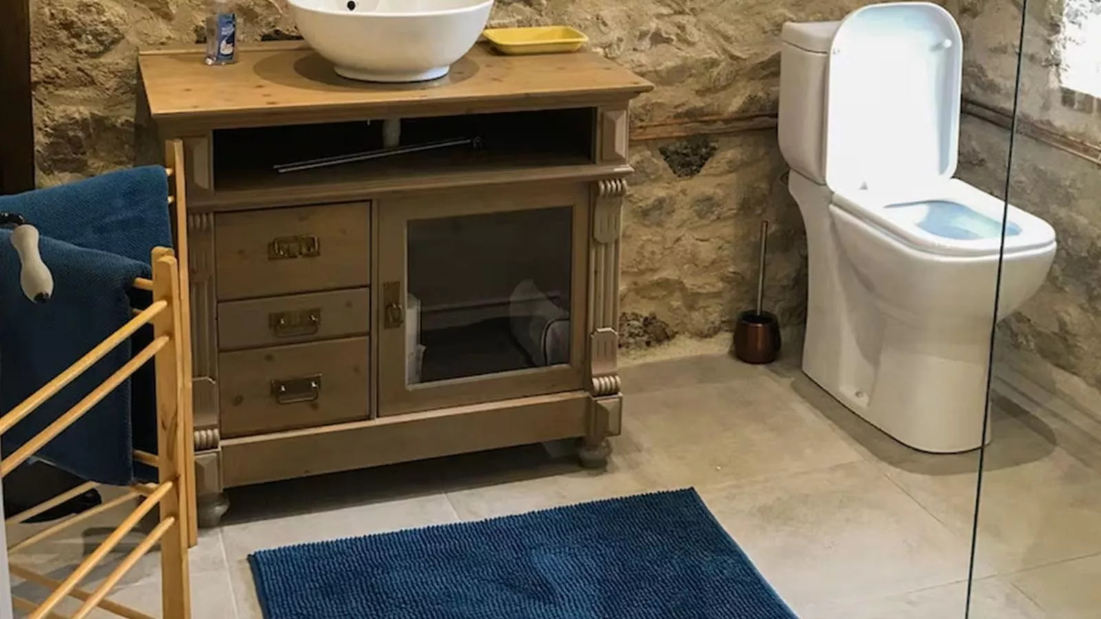 Lapeyrouse Bonnet-Bathroom