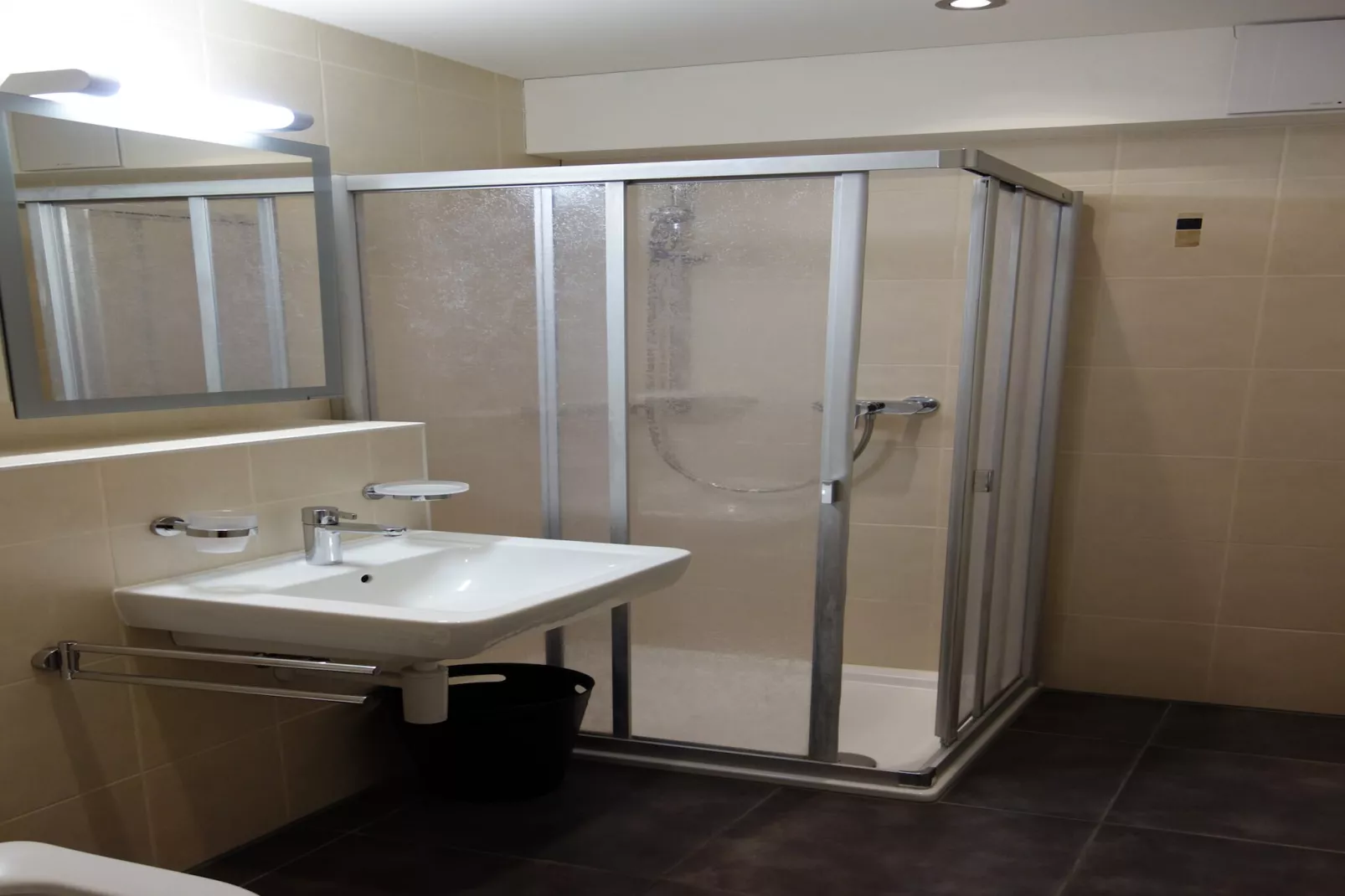 Hauts de Veysonnaz HV2 001 - SAUNA apartment 8 per-Bathroom