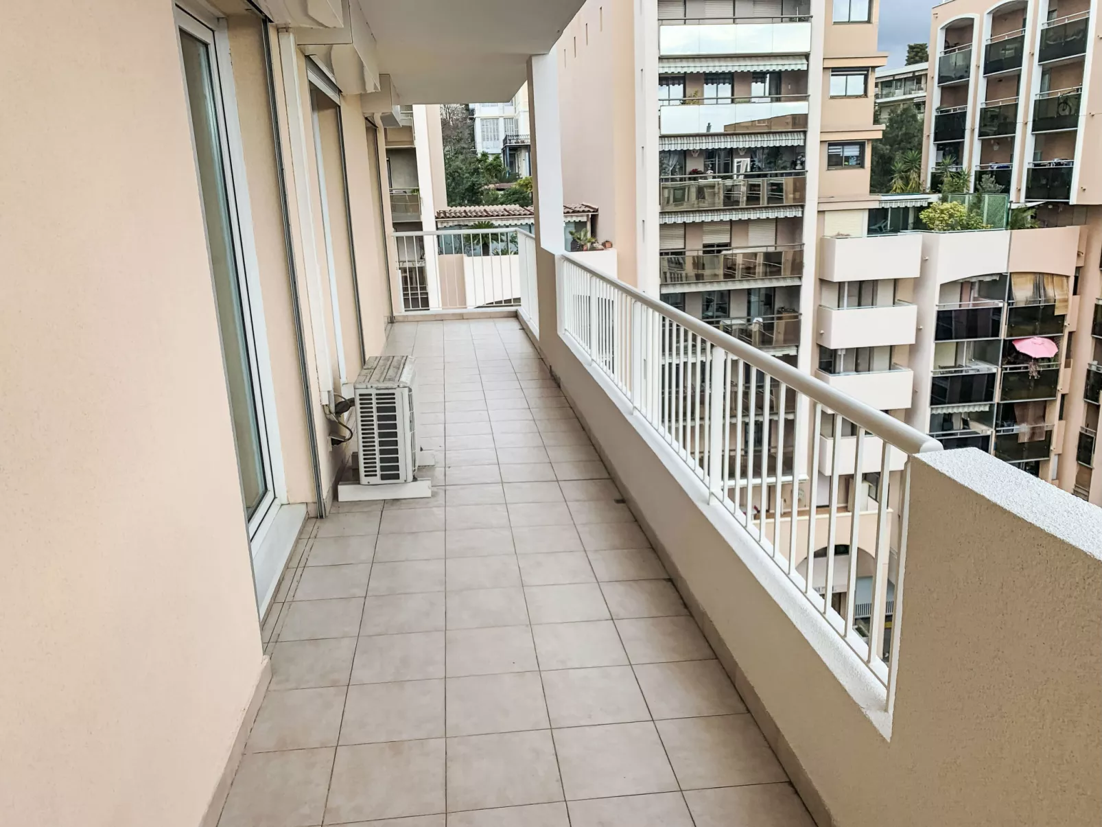 Baie Azur-Outside