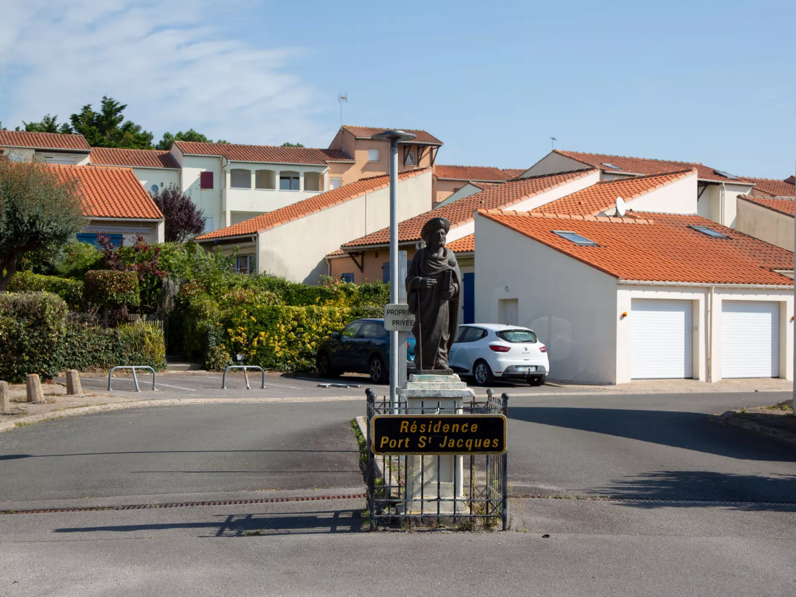 Port Saint-Jacques-Outside