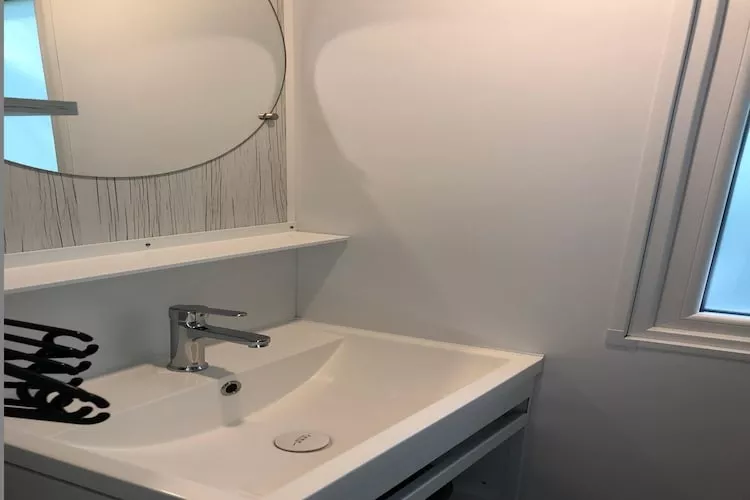 Siesta Lodge-Bathroom
