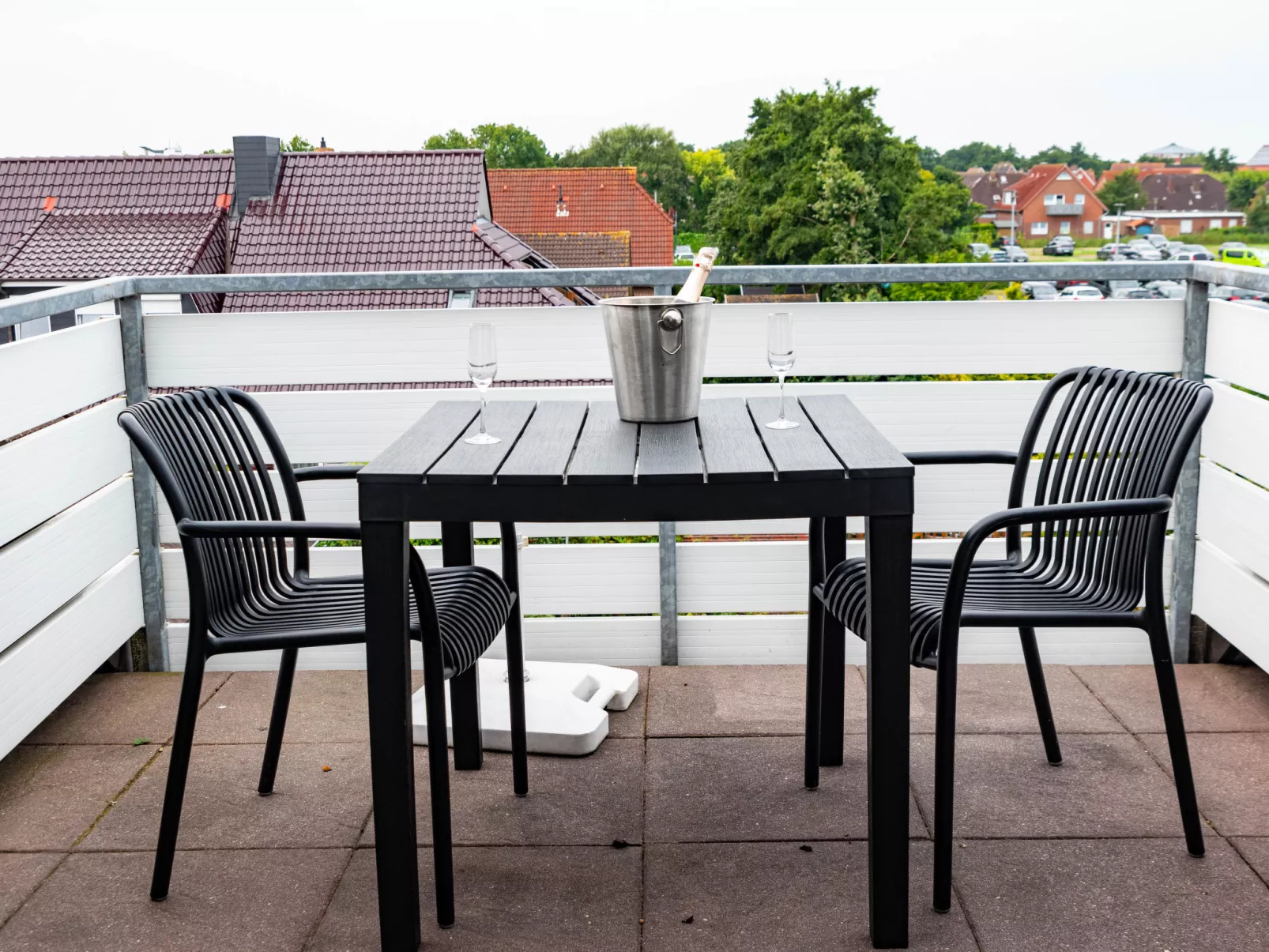 Mantelmöwe-Drinnen