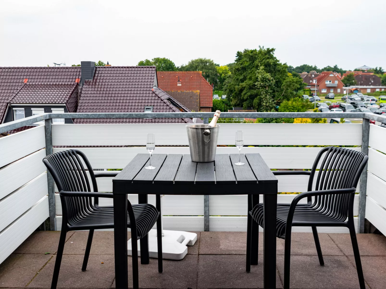 Mantelmöwe-Drinnen