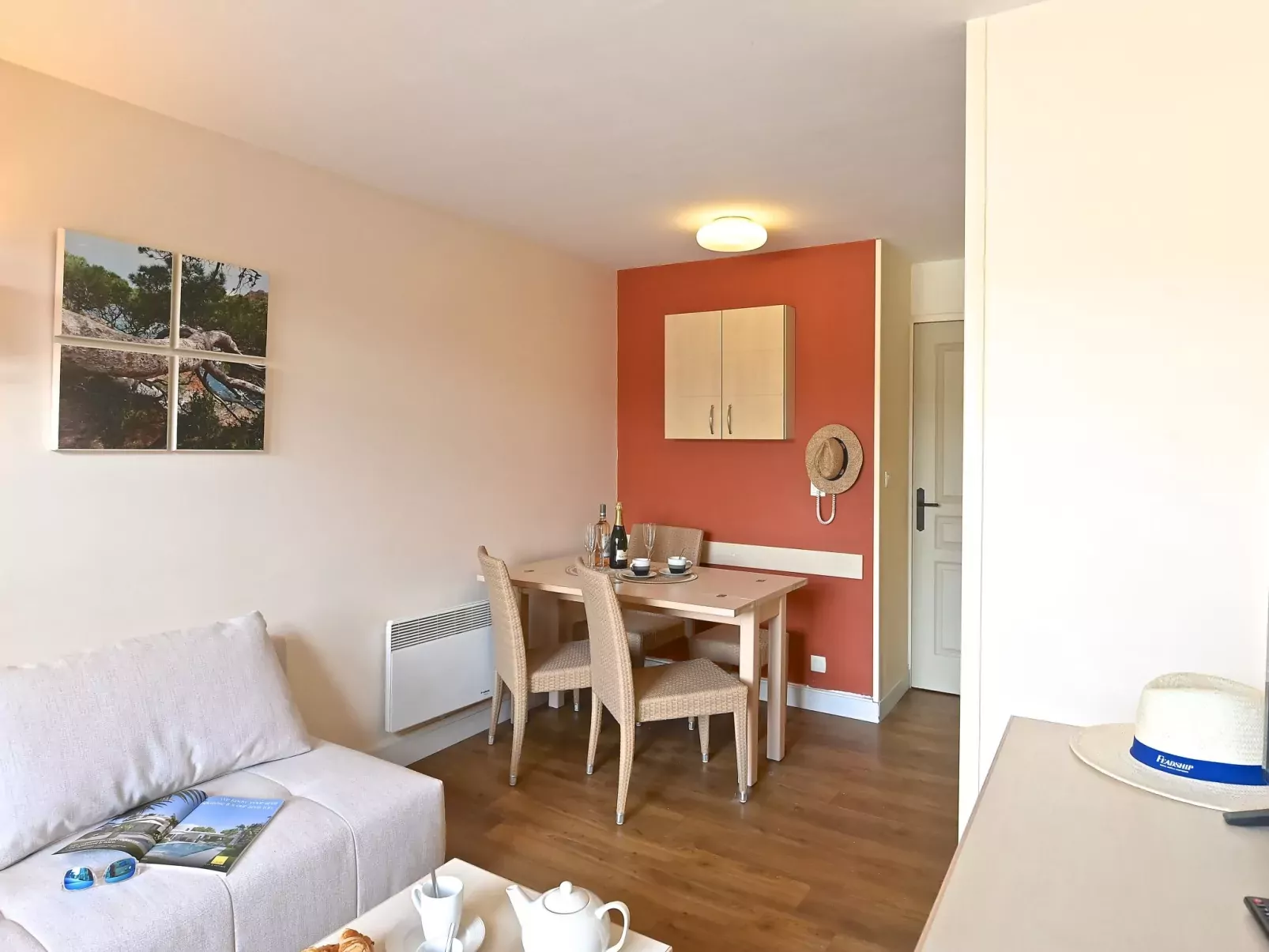 Le Village (B1 418)-Dedans