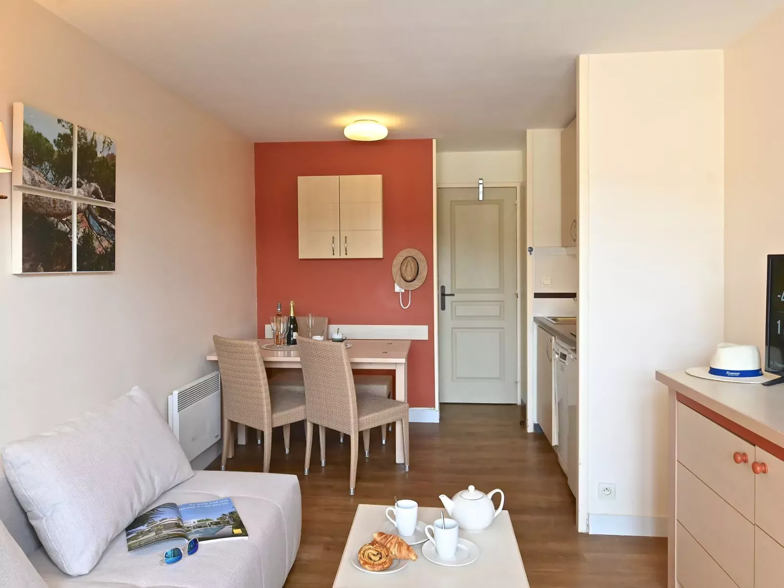 Le Village (B1 418)-Dedans