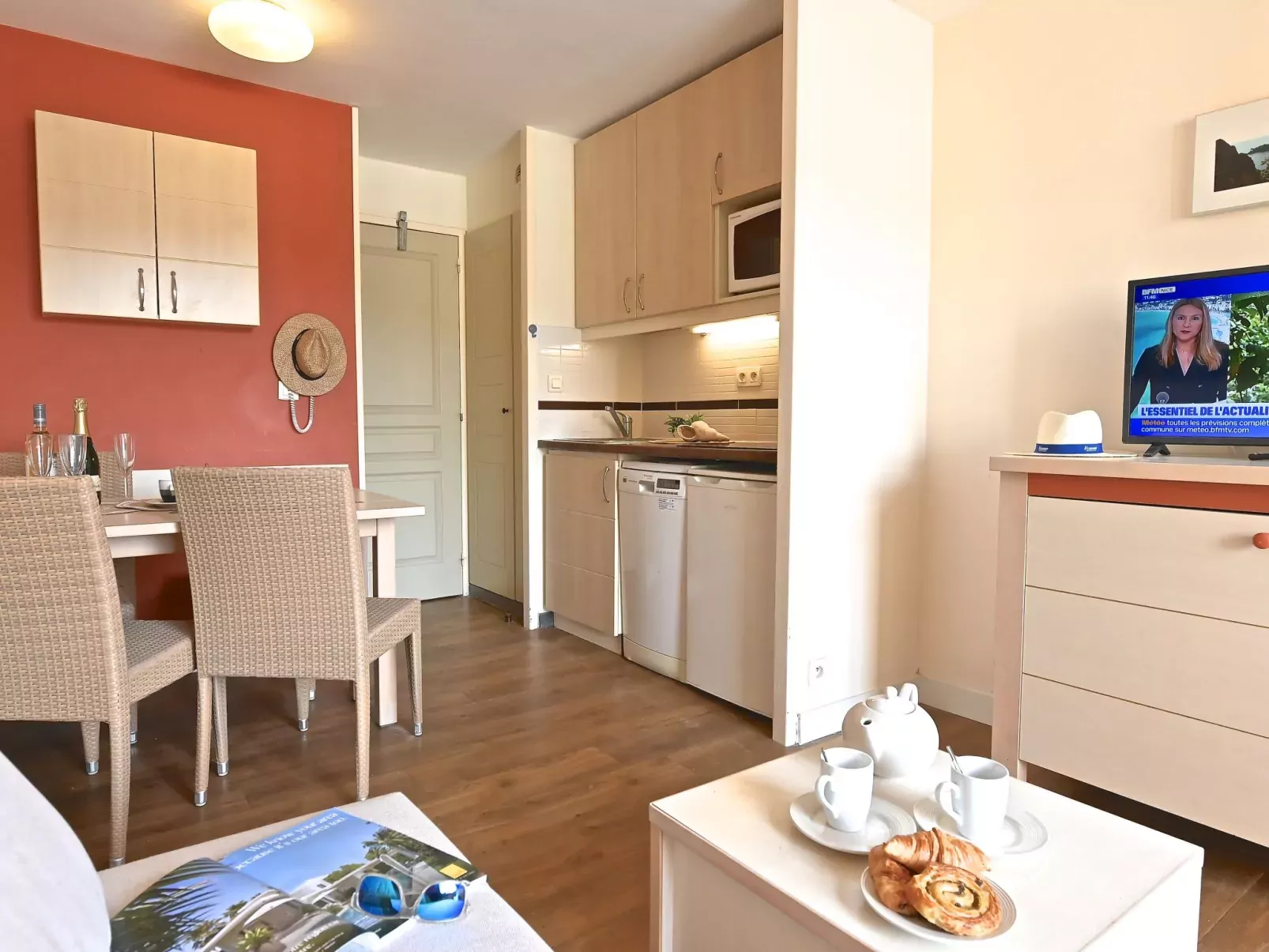Le Village (B1 418)-Dedans