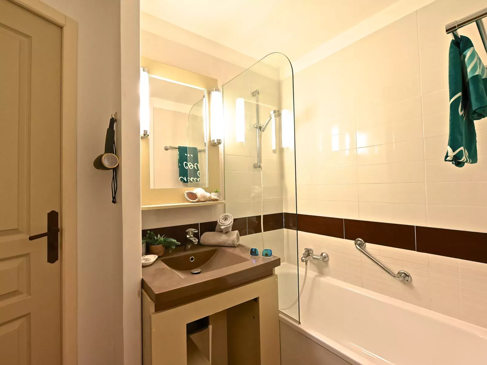 L'Esquinade (G1 103)-Drinnen