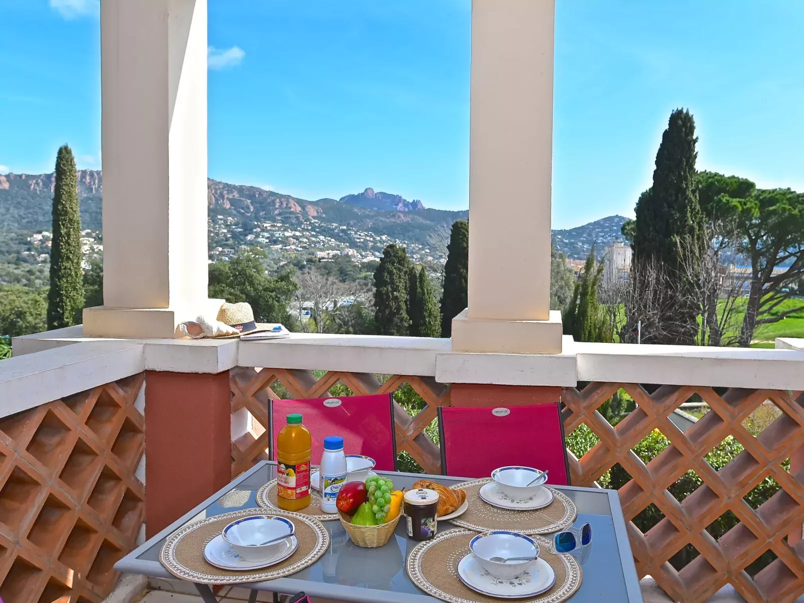 L'Esquinade (G1 103)-Draußen