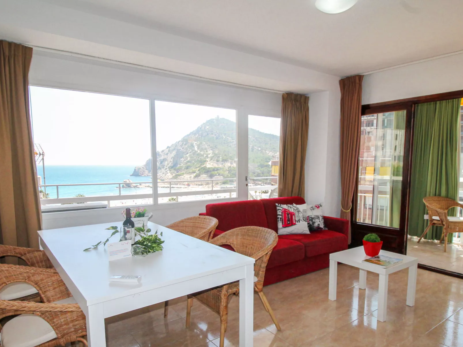 Balcon al mar-Inside