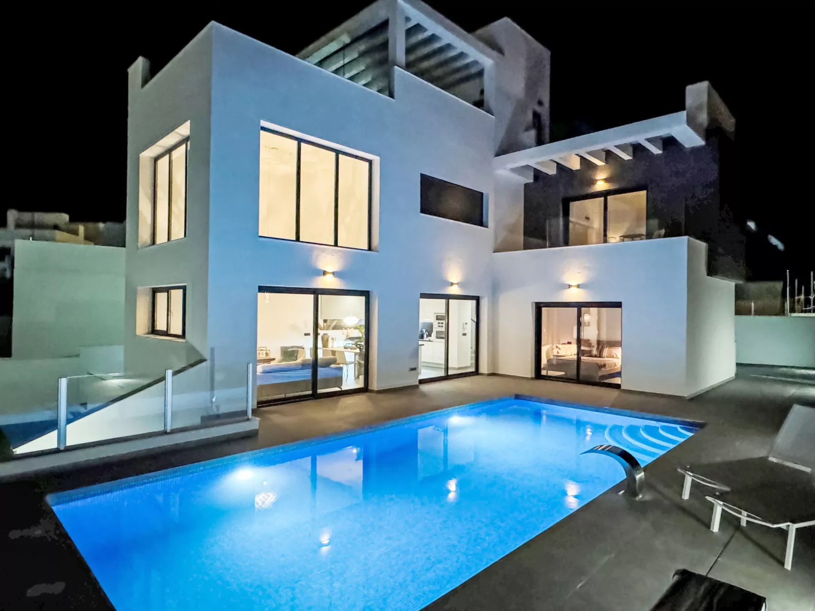Villa Dorada-Outside