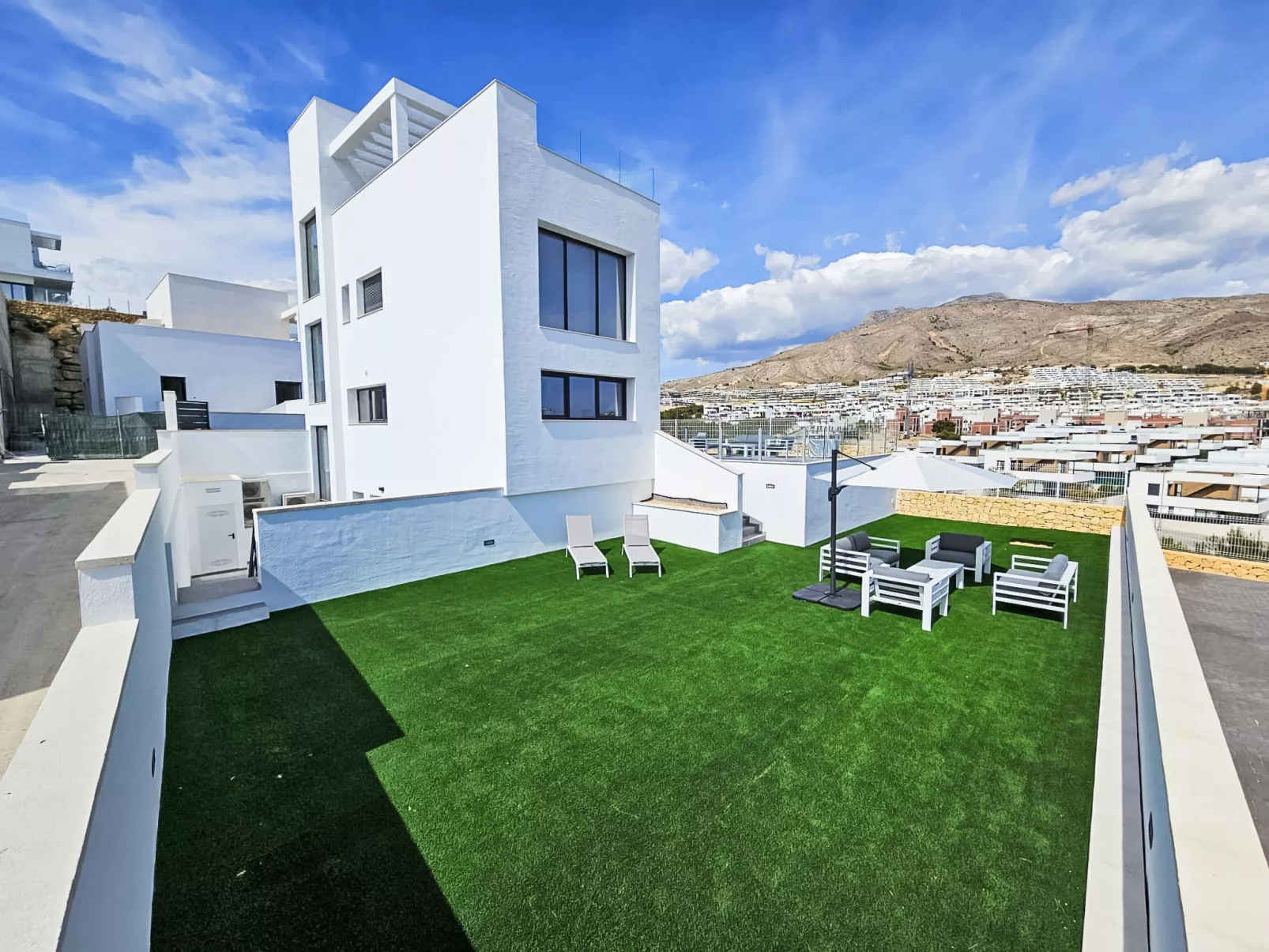 Villa Dorada-Outside