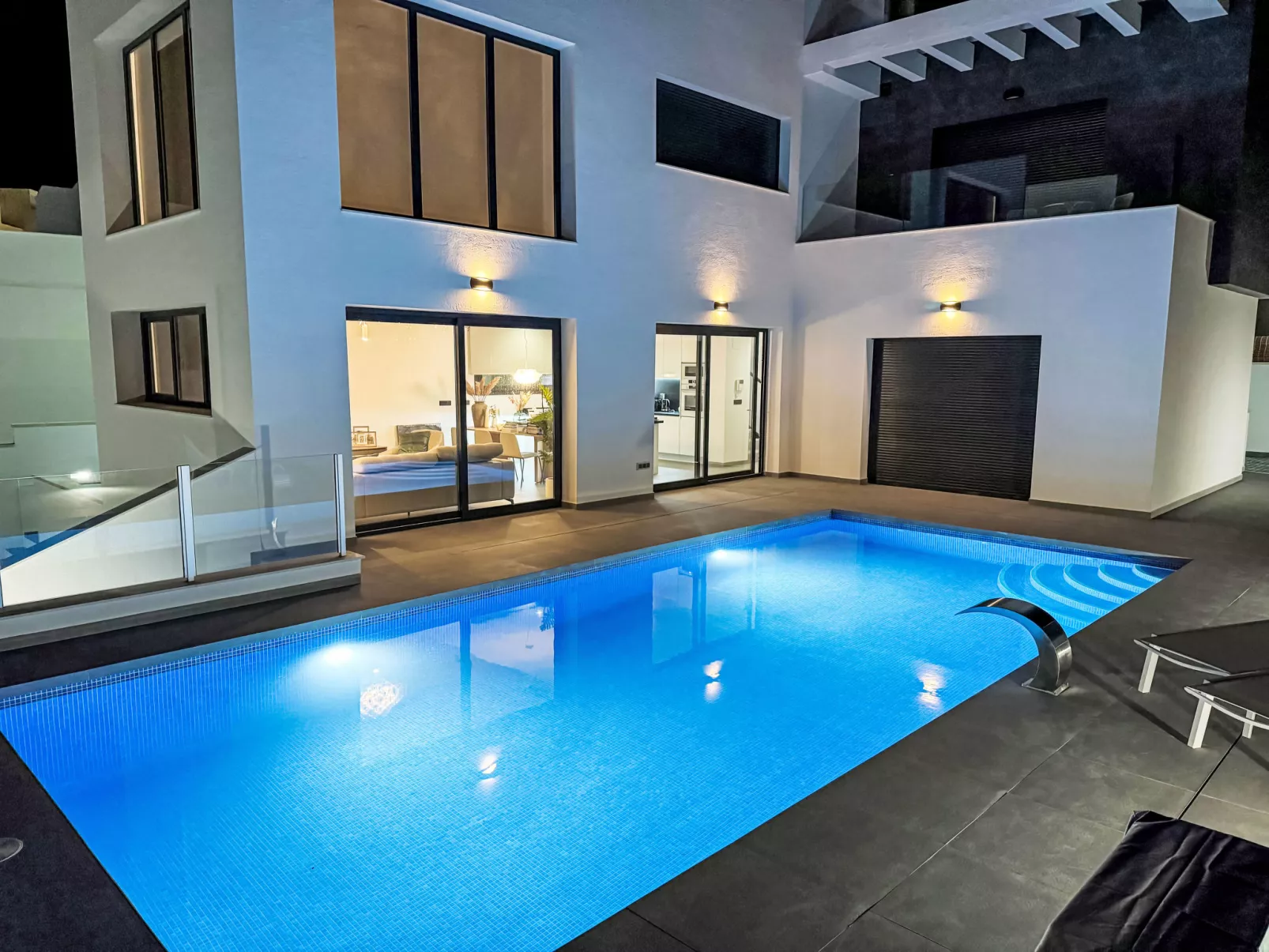 Villa Dorada-Outside