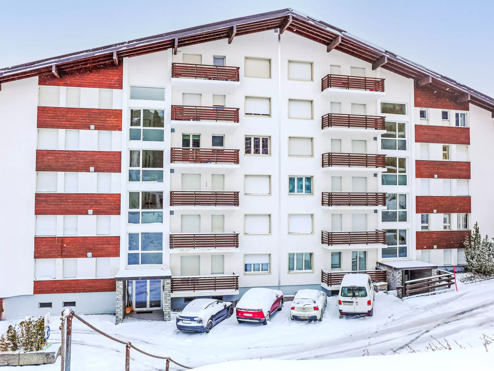 Europa Est 2 / APT 83-Outside