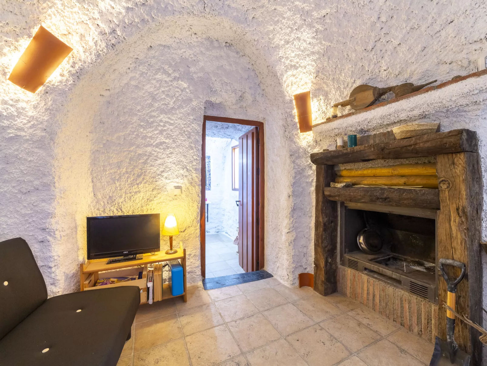 Casa Cueva Maria Zambrano-Inside