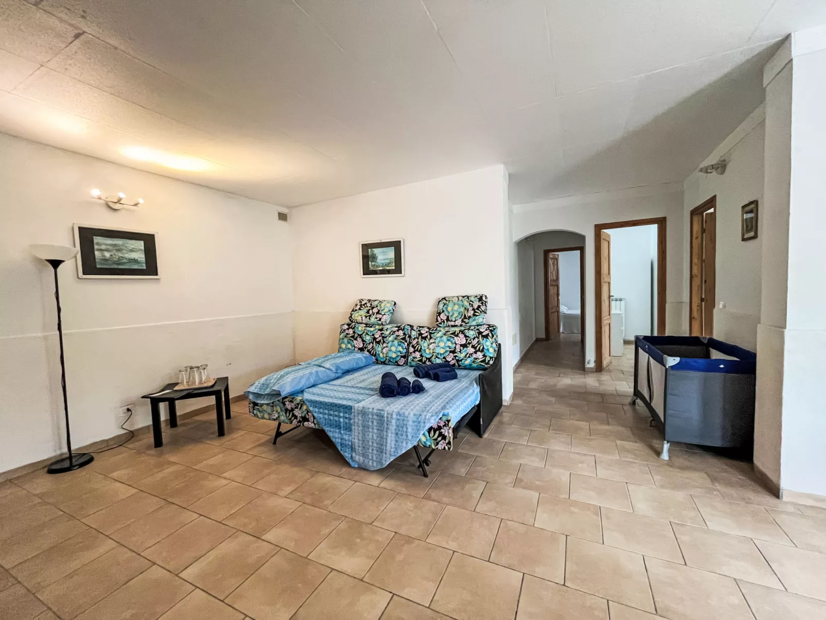 Pia (PRE173)-Inside