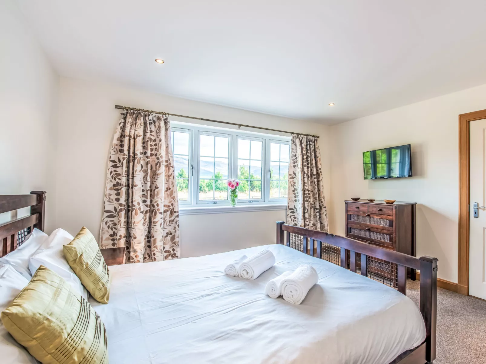 Strathmore Lodge-Inside