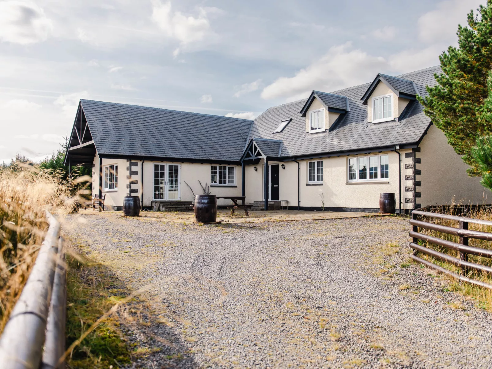 Strathmore Lodge-Outside