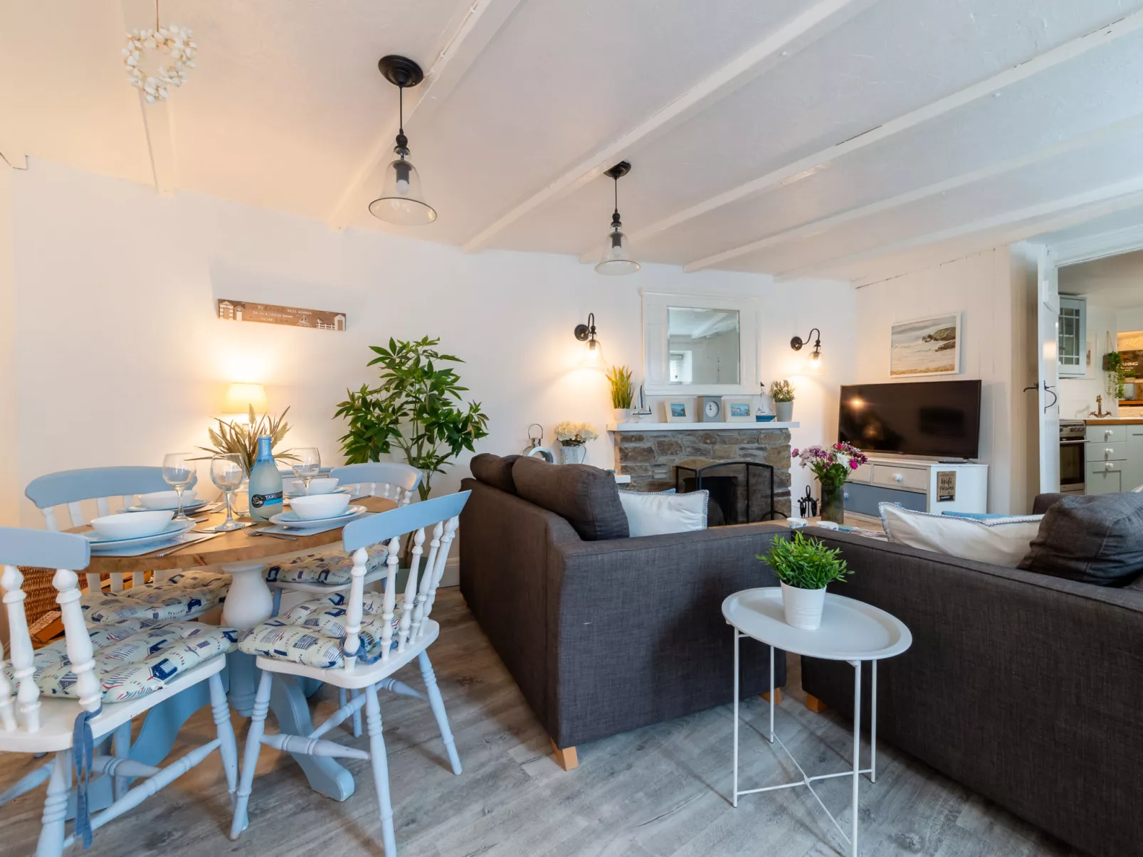 Frans Cottage-Inside