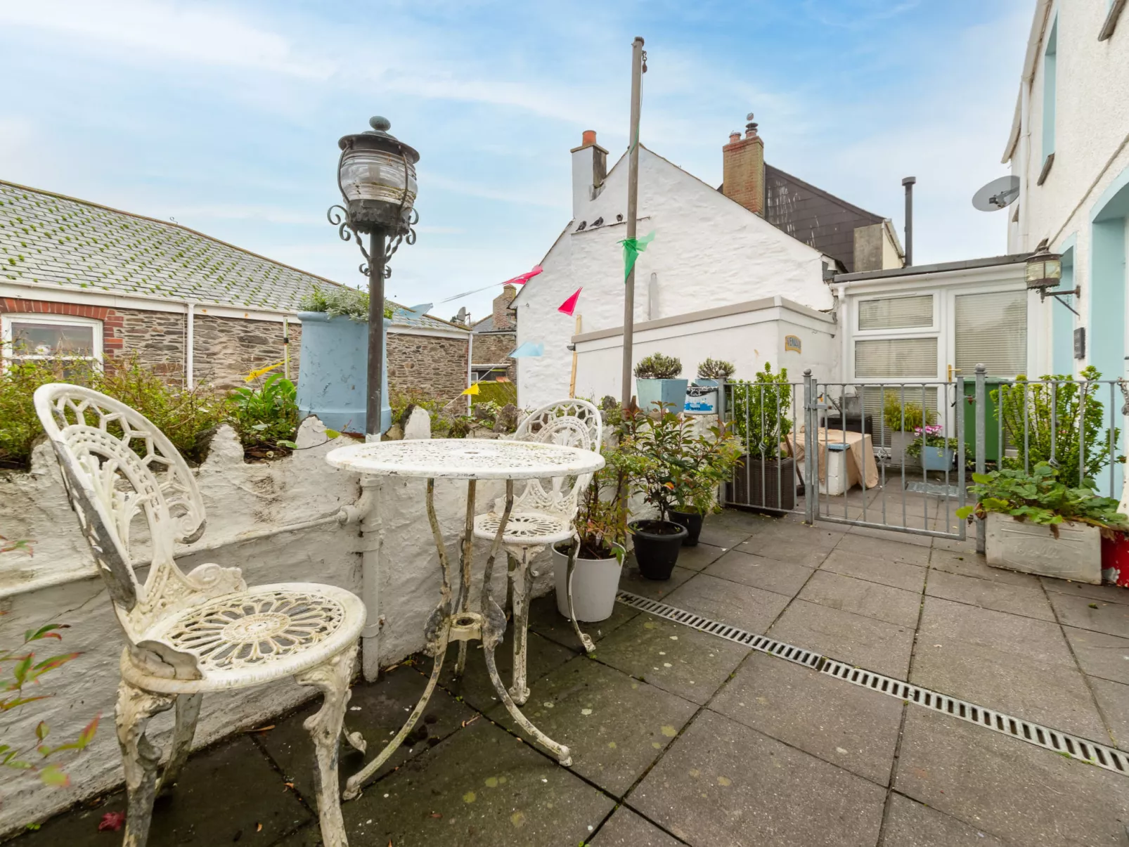 Frans Cottage-Outside