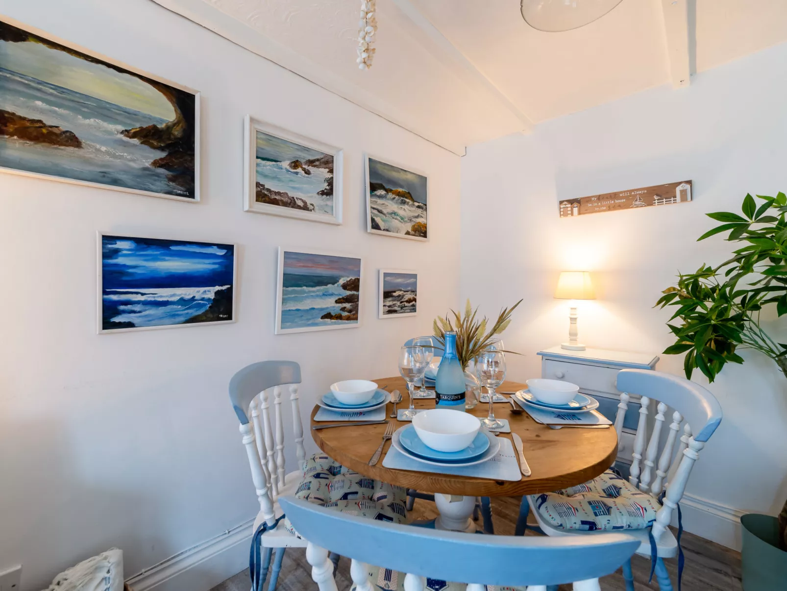Frans Cottage-Inside