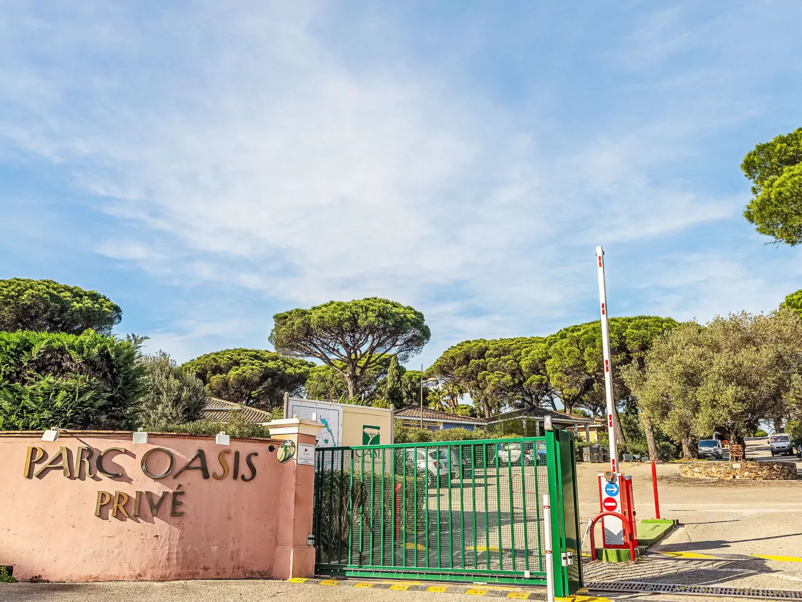 Parc Oasis-Outside