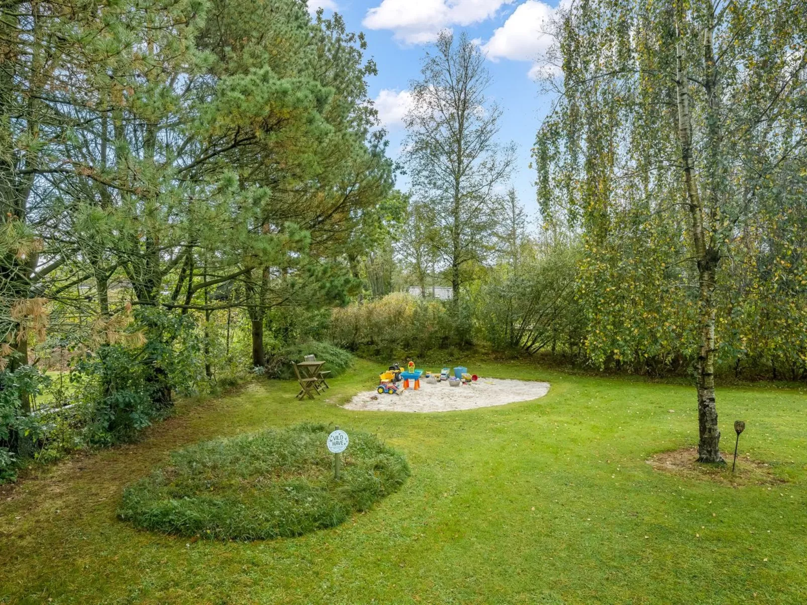 "Roar" - 10km from the sea-Draußen