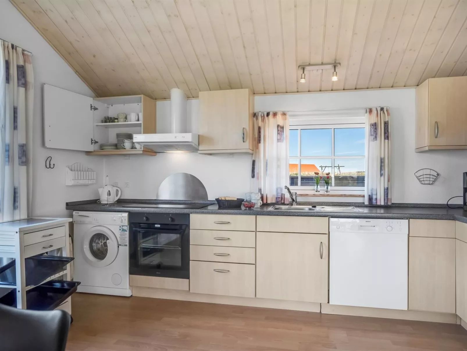 "Winona" - 600m from the sea-Inside