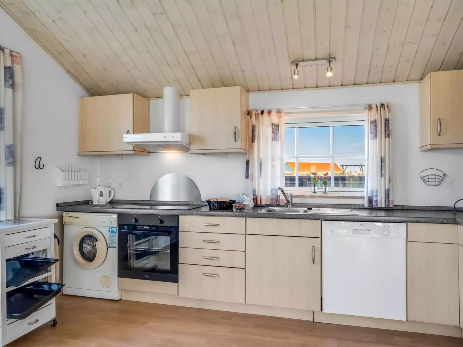 "Winona" - 600m from the sea-Inside