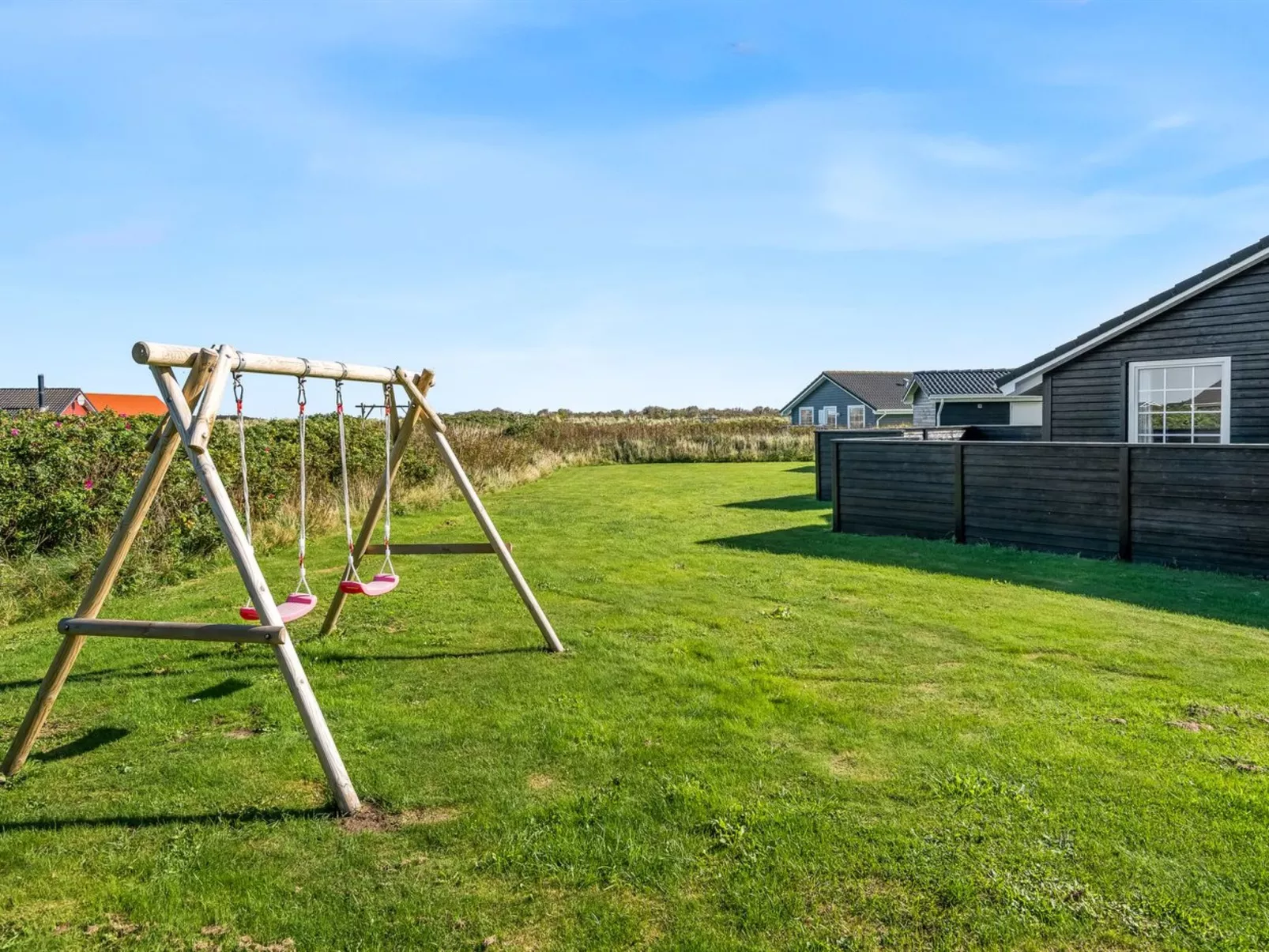 "Winona" - 600m from the sea-Outside