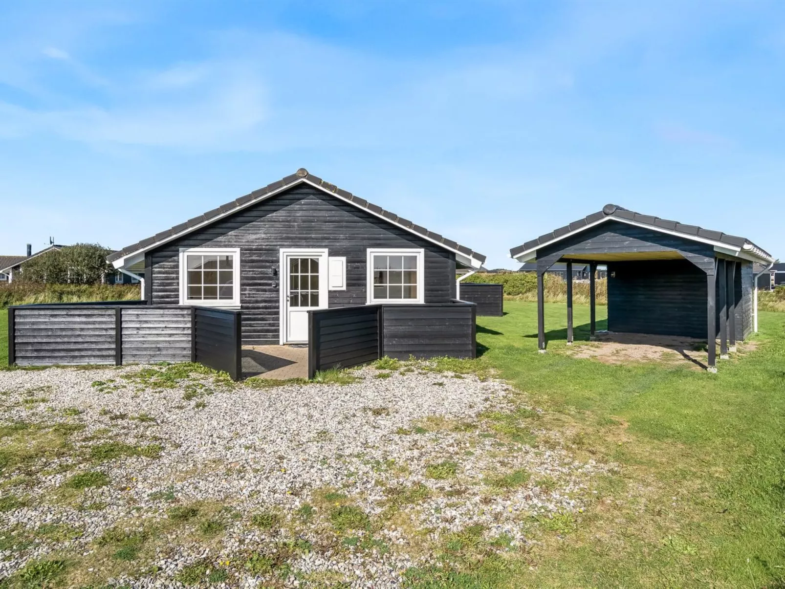 "Winona" - 600m from the sea-Outside