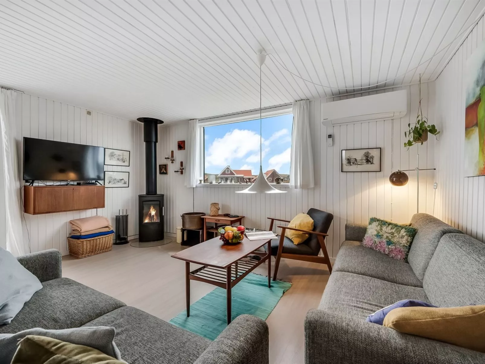 "Fannie" - 200m from the sea-Inside