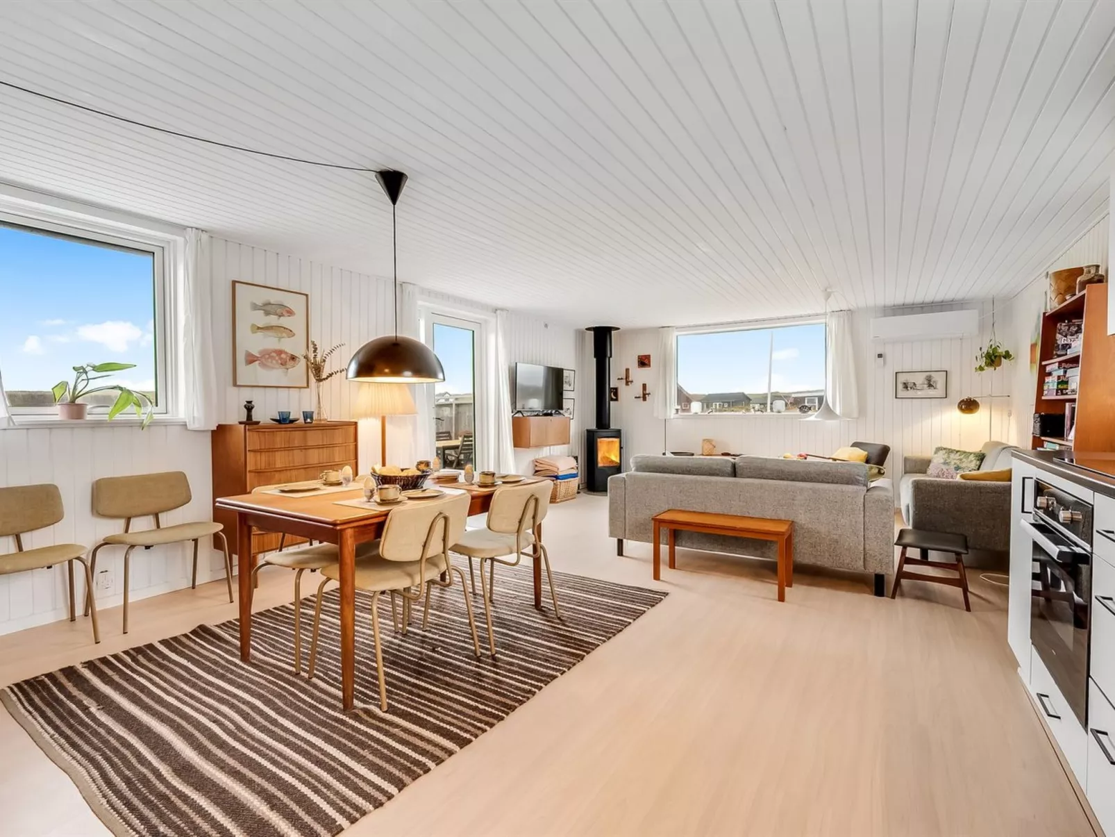 "Fannie" - 200m from the sea-Inside